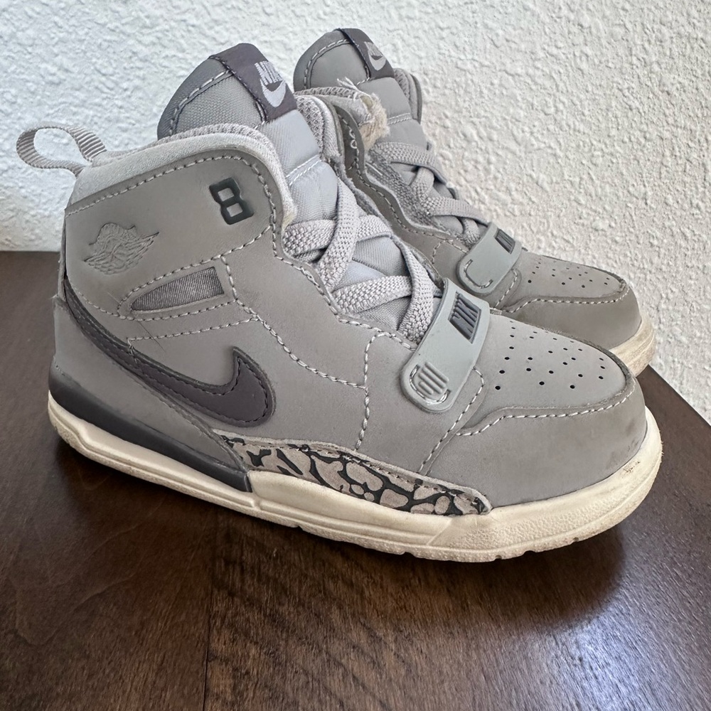Kids Jordan light worn